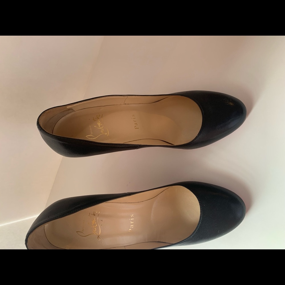 Pre-loved Christian loubitin size 7